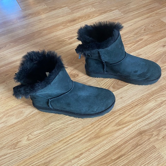 EUC Bailey Bow tie Uggs - Size 8 - Picture 3 of 9